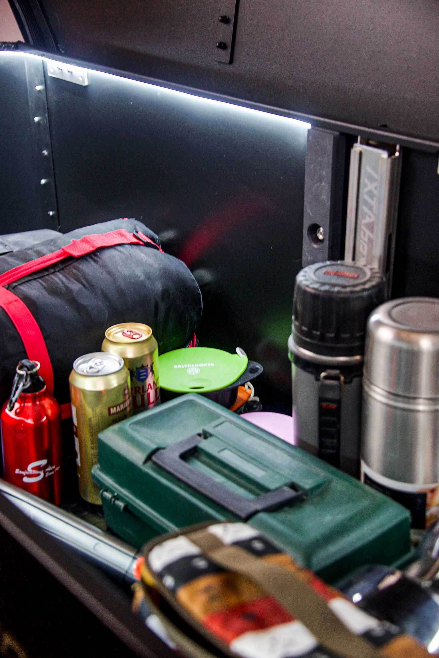 Tips on how to organize your car - IXTAbox