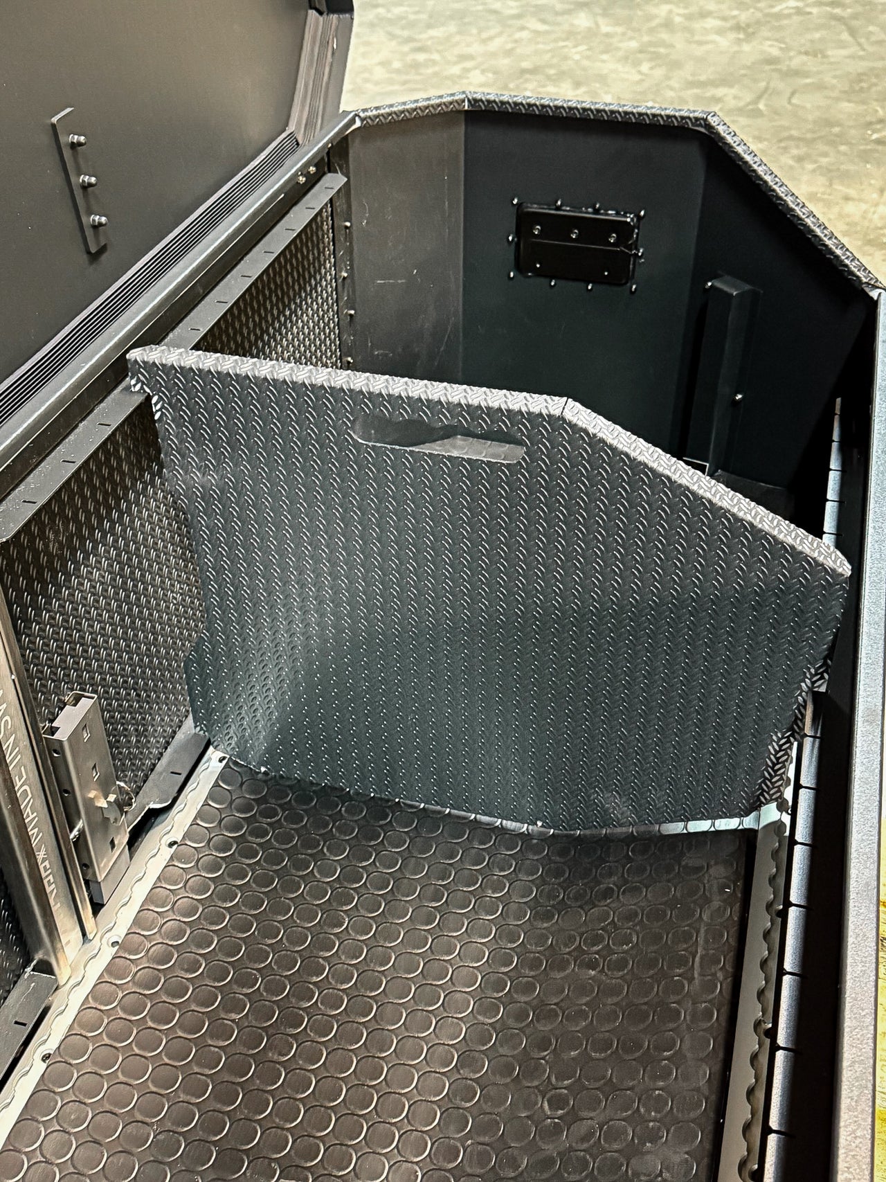 Partitioning Wall System - IXTAbox