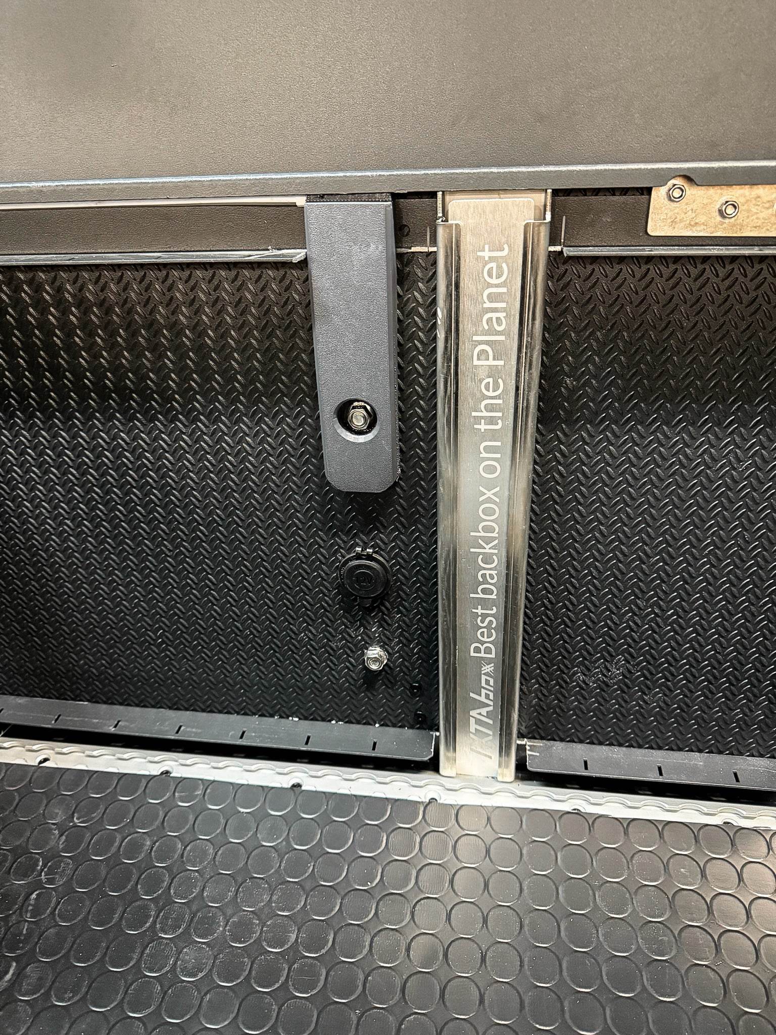 12V Electrical Outlet for IXTAbox Pro - IXTAbox