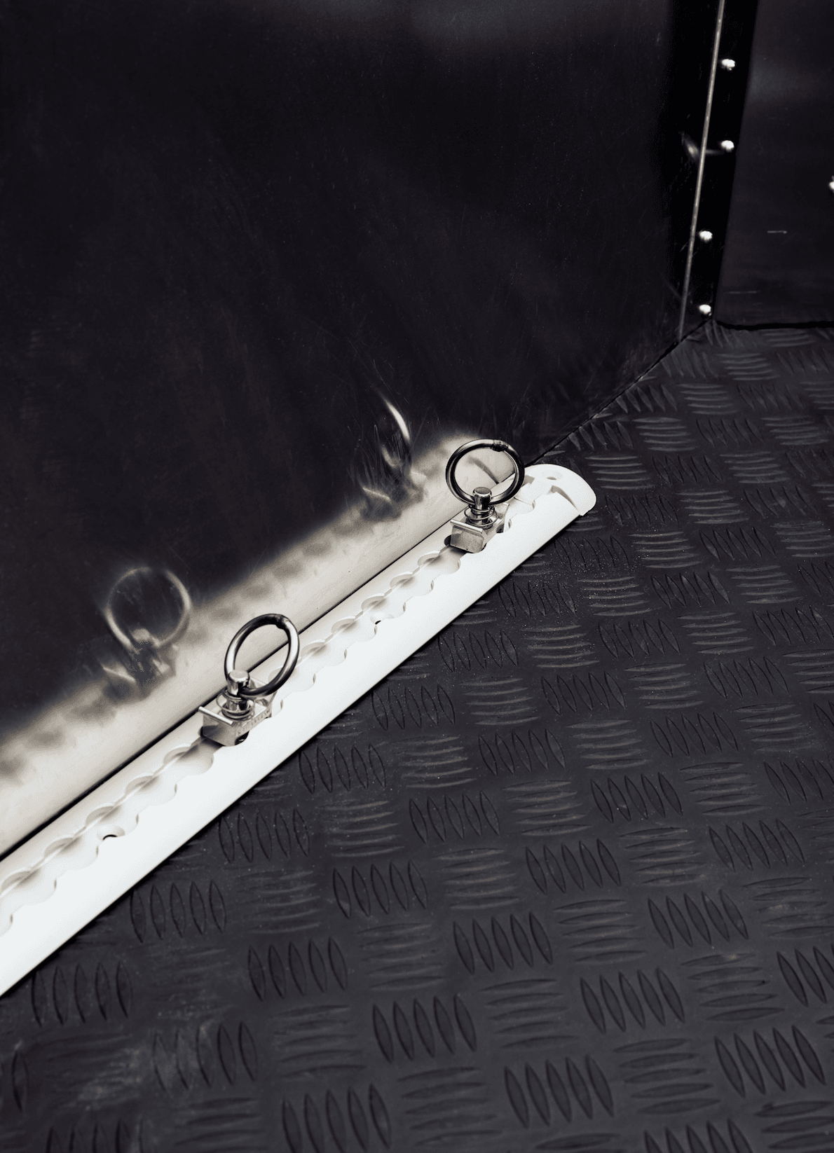 Internal Fixture Rails for IXTAbox - IXTAbox